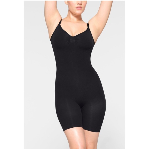 Skims Seamless‎ Sculpt Mid Thigh Bodysuit Onyx Black Size Small NWOT - Picture 1 of 5